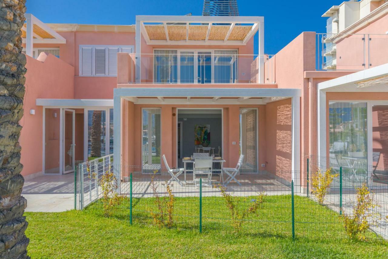Residence Delfino, Portorosa Furnari Exterior foto