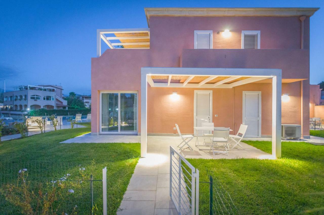 Residence Delfino, Portorosa Furnari Exterior foto