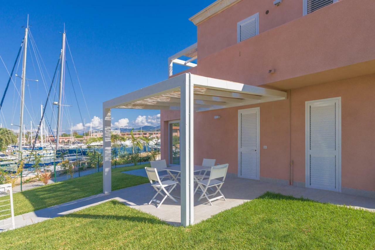 Residence Delfino, Portorosa Furnari Exterior foto
